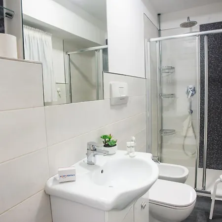 Matteo'S Sanremo Flat Walk To Sea For 4 - Happy Rentals *