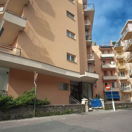 Apartman Matteo's Flat For 4 - Happy
